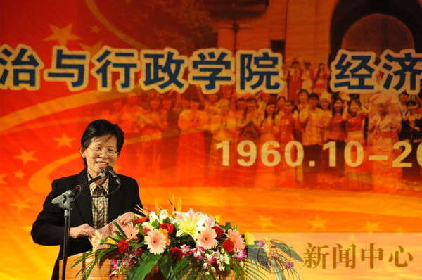 自治区高校工委副书记秦敬德在庆典大会上发表讲话