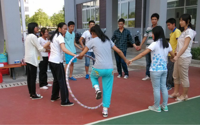 “同舟共济”活动环节