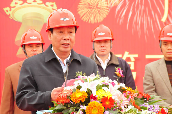 副校长陈洪江在开工奠基仪式上致辞