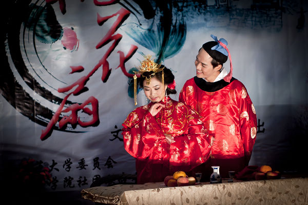 文学院师生编演的青春版《桃花扇》精彩剧照一