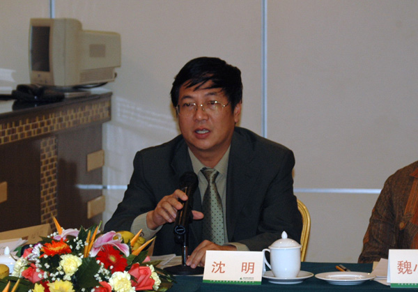 自治区党委宣传部部务委员沈明在会上致词。