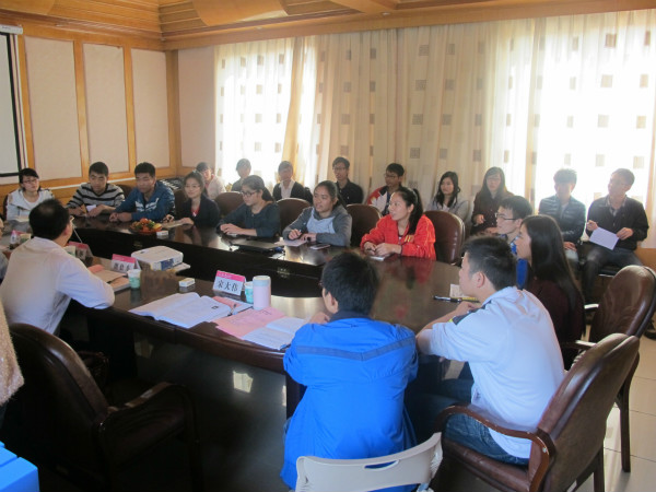 专家与学生座谈