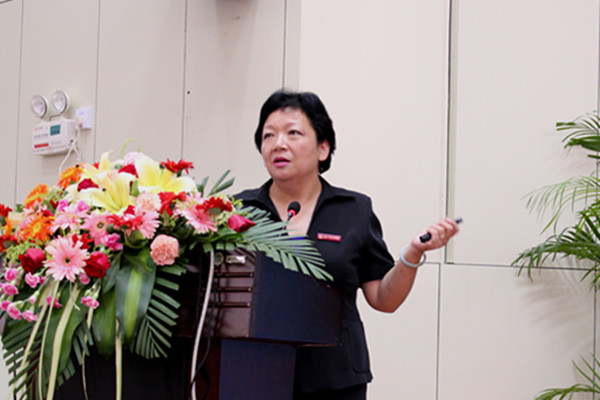 校党委书记王枬为团学干部作校史讲座