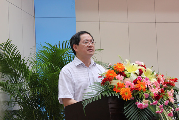 校党委副书记唐仁郭讲话