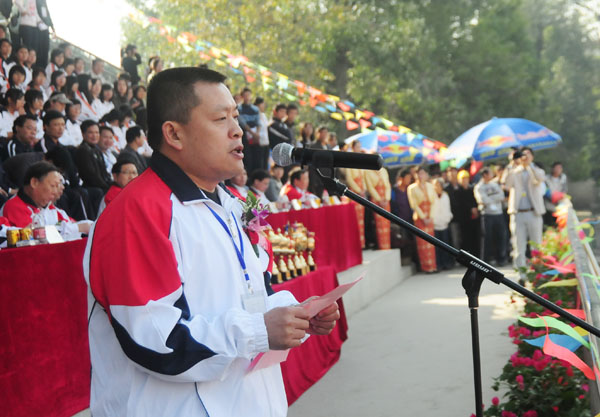 校党委副书记王源平致辞。