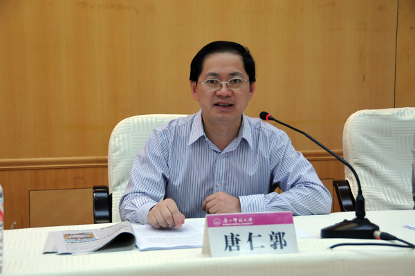 我校党委副书记唐仁郭在开幕式上致辞