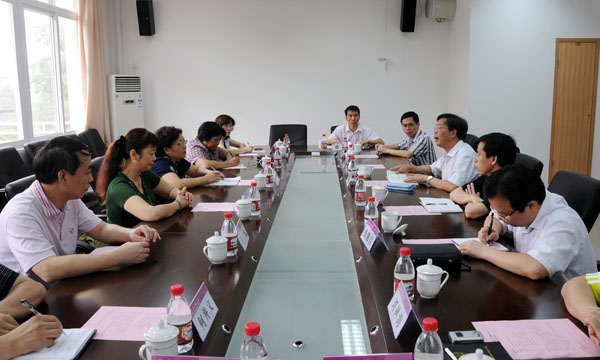 广西医科大学考察团到我校考察交流评估经验。