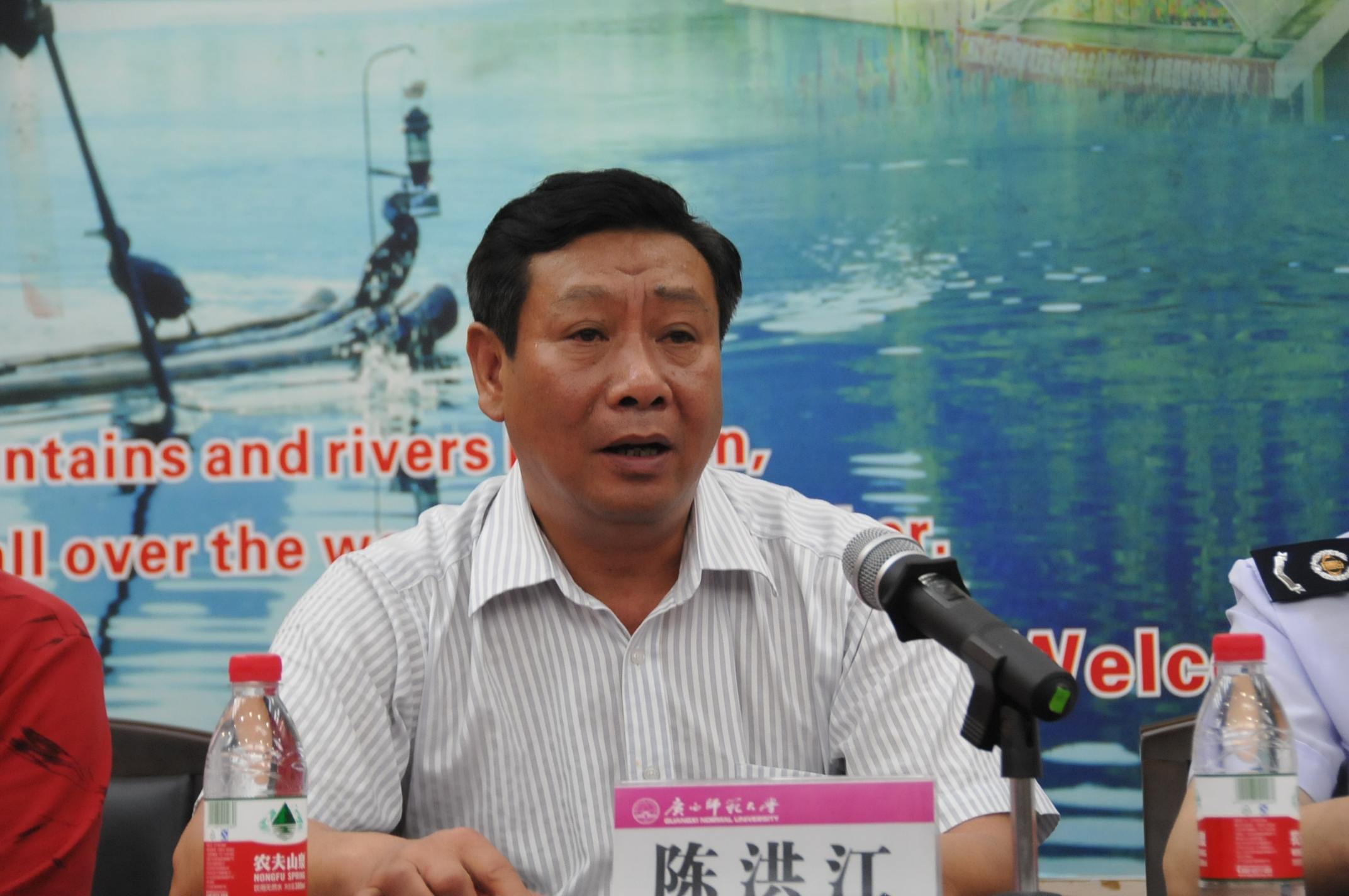 陈洪江副校长代表学校在讲座开始前致辞（宣传部 赵晋凯 摄）