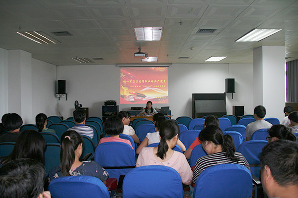 图书馆全体党员认真聆听“三严三实”专题教育党课