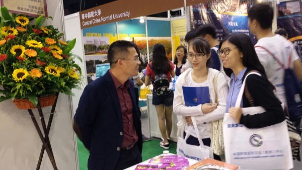 我校招生负责人与香港学生交流