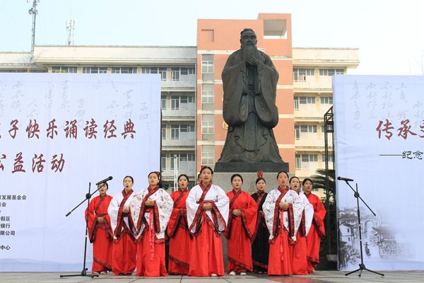 国学吟唱表演（大学生通讯社 谢汶宏/摄）