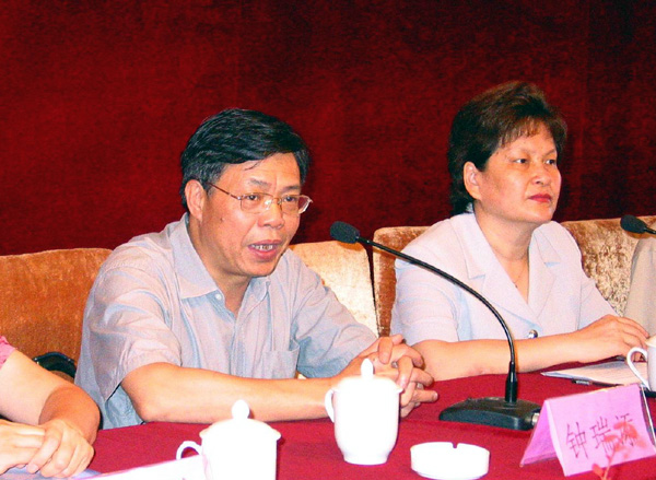 我校钟瑞添副校长致开幕词