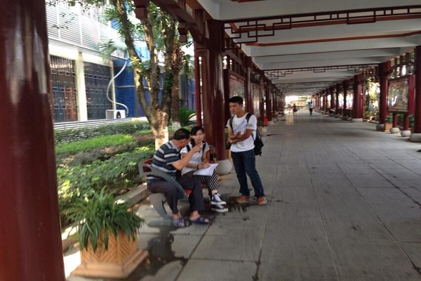 队员在解放军181医院进行问卷调查