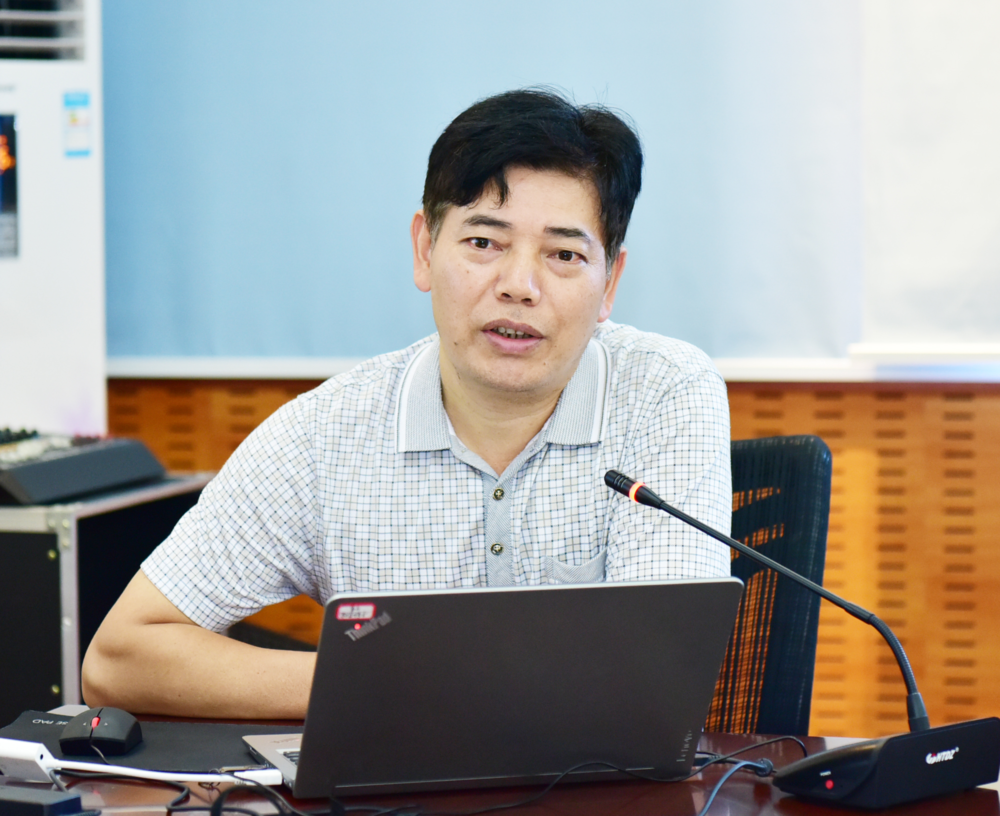 校纪委书记莫坷带领学习今年新修订《中国共产党纪律处分条例》9.jpg