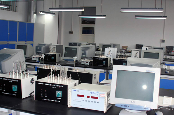 化学化工学院：与南京大学共建物理化学室。