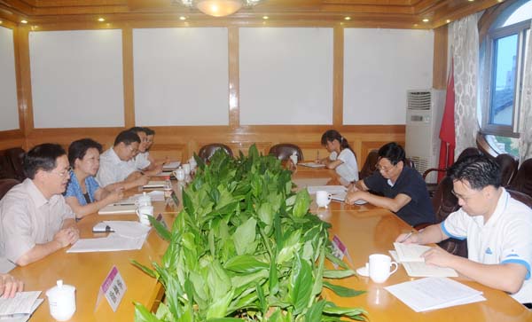 自治区学习实践科学发展观活动指导组高校第四组到我校检查整改落实工作进展情况。