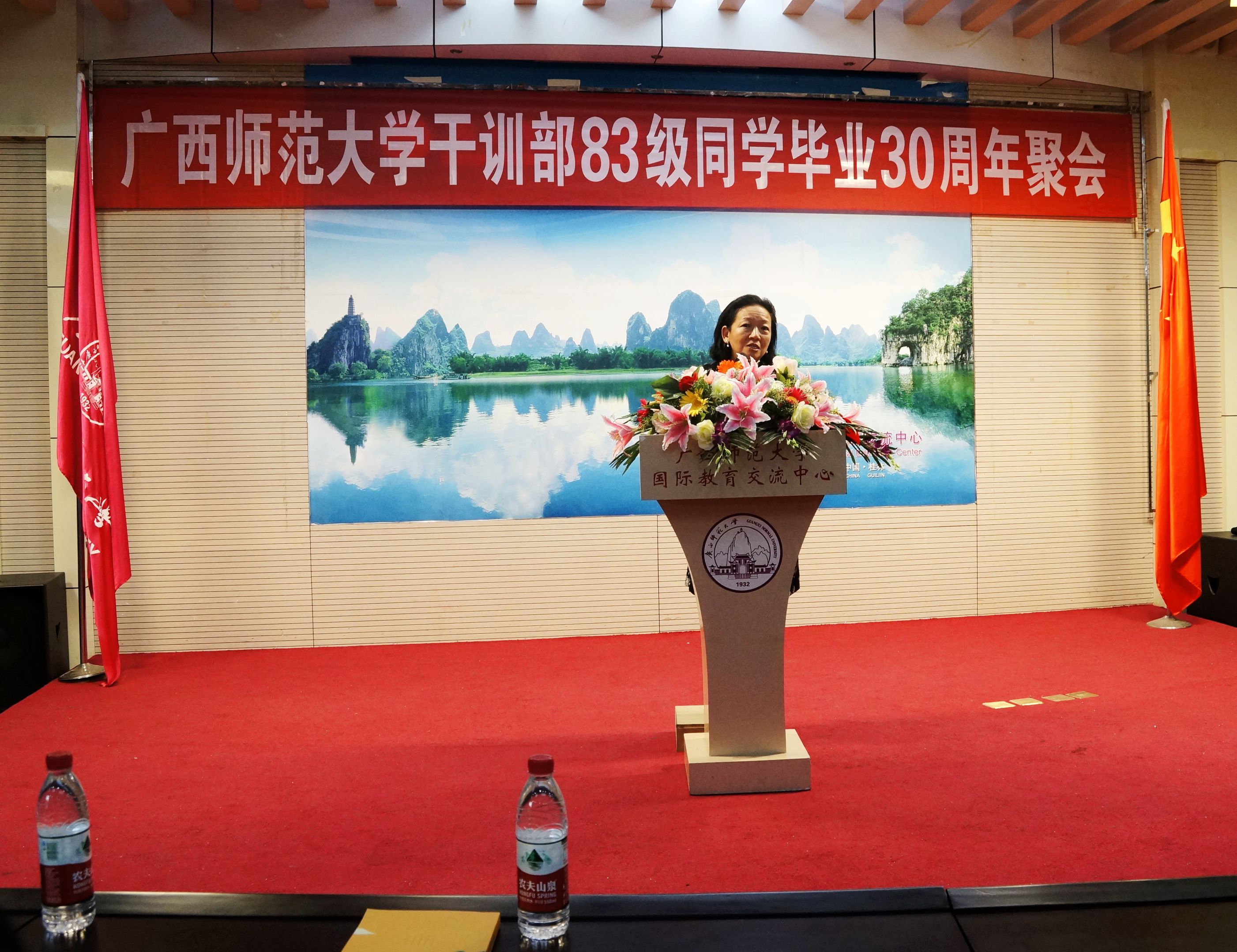 校党委书记王枬在座谈会上发表讲话