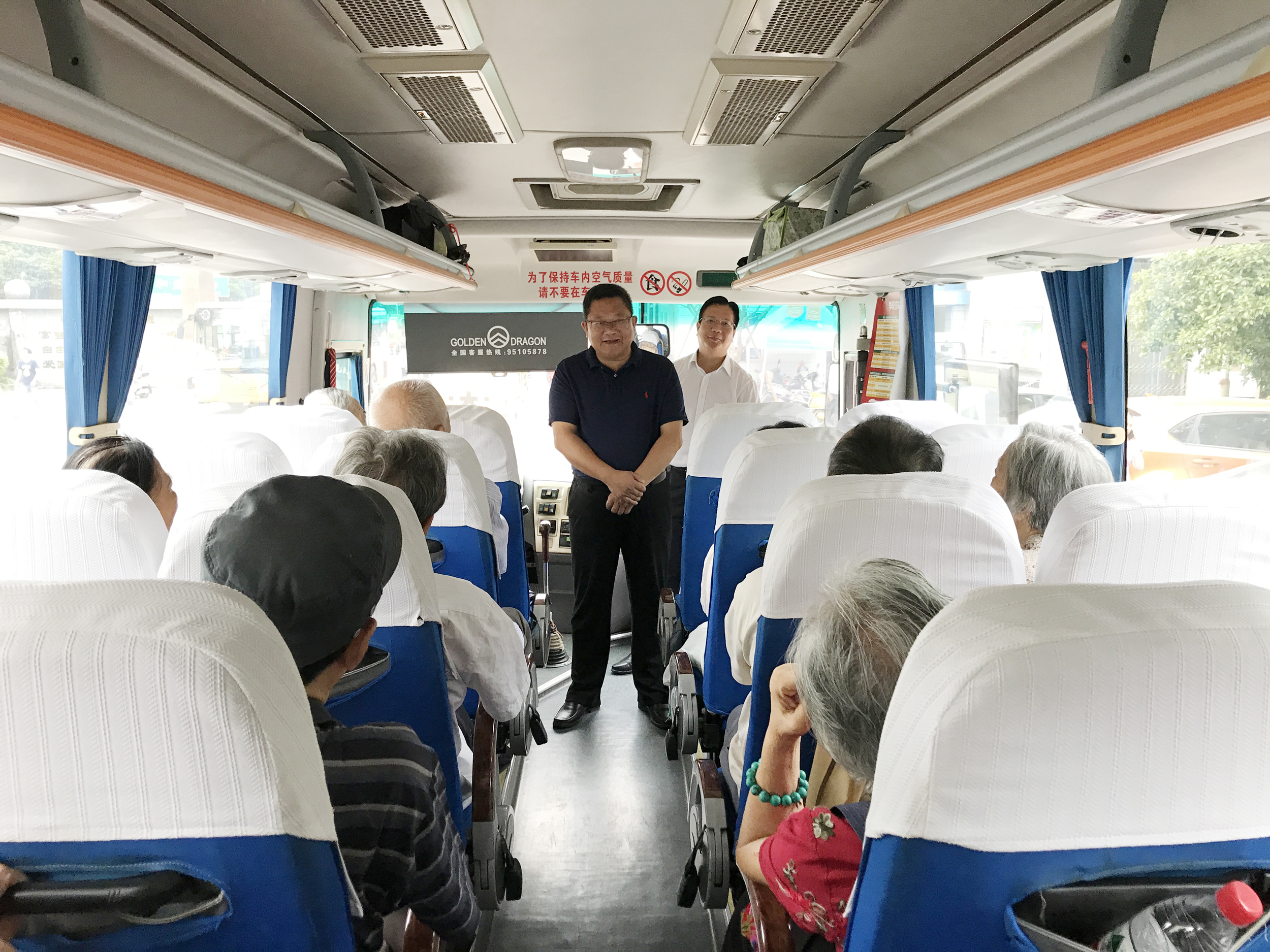 邓军书记在行前看望台胞台属、归侨侨眷9.jpg
