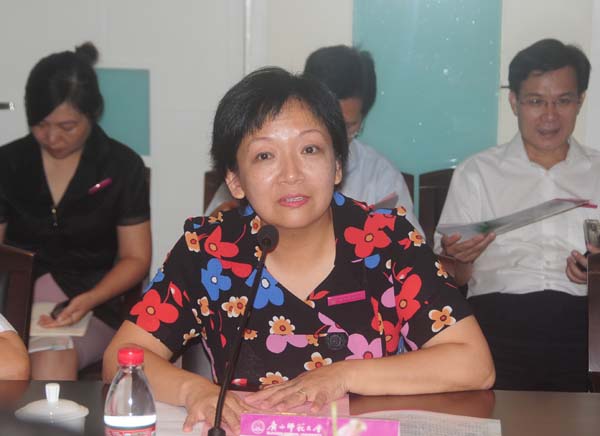 校党委书记王枬在会上致辞。