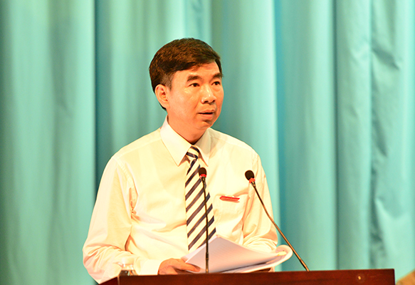 校长梁宏代表学校行                    </div></div></article>
                    </div>
                    <div id=