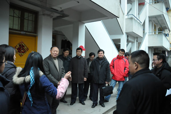 刘健斌副校长一行听取青年教工反映问题并要求有关部门及时解决（宣传部 赵晋凯摄）