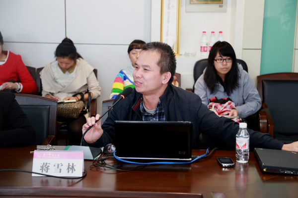 中新社广西分社新闻中心主任蒋雪林和大家交流