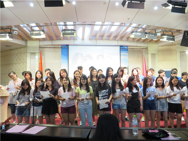 桂港两地学生文化之旅唱歌活动