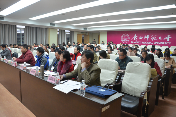 学员们认真听讲（大学生通讯社 罗钰茹 摄）