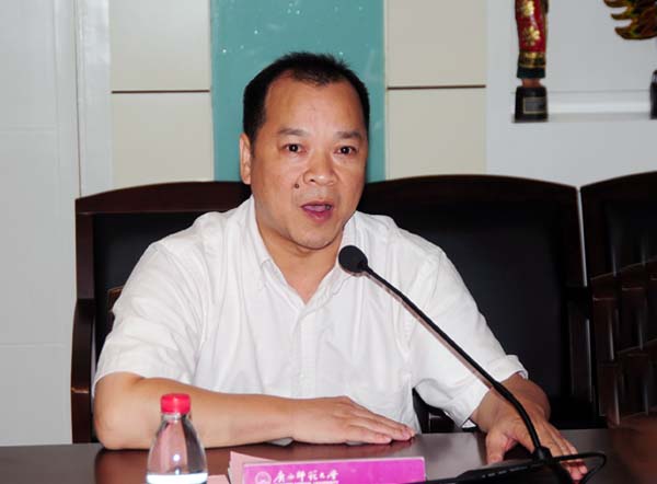 白晓军副校长在汇报会上致欢迎词。