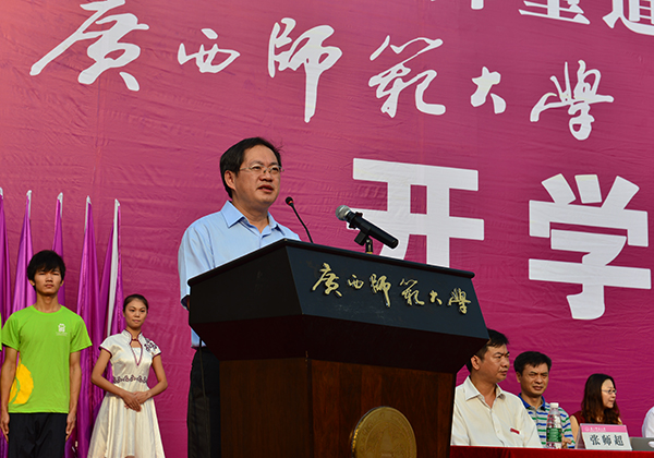校党委副书记唐仁郭主持开学典礼                    </div></div></article>
                    </div>
                    <div id=