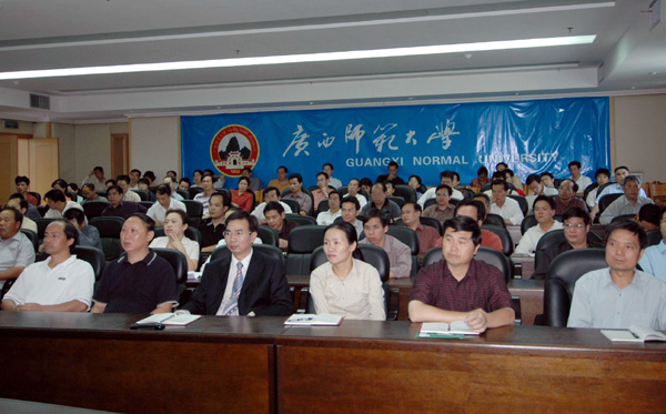 我校组织参加自治区高校工委先教活动视频会议。