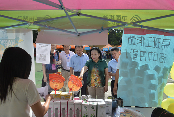 王枬书记到学院易班工作检查指导