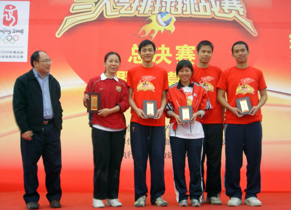 我校参赛选手合影。