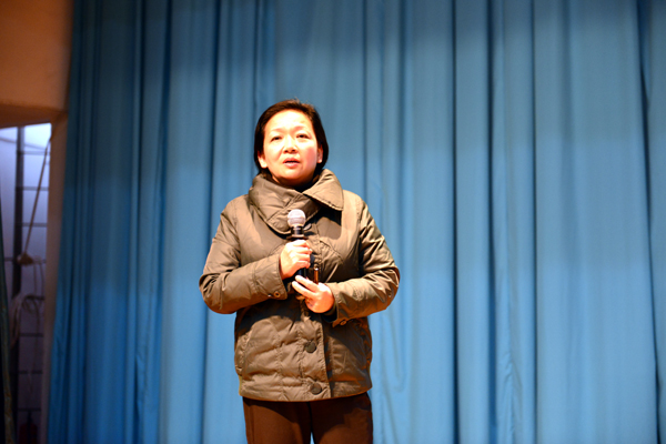 校党委书记王枬作报告