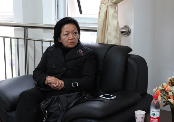 校党委书记王枬在体育学院听取开学情况汇报（大学生通讯社 郭雄翡 摄）