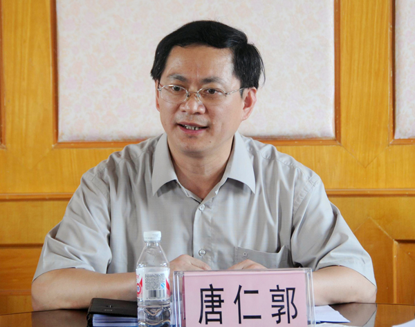 唐仁郭副书记在座谈会上讲话。