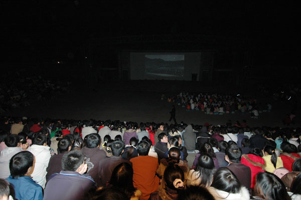 我校全体党员干部观看大型文献纪录片《脊梁》