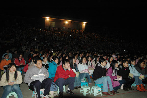 全体党员干部观看大型文献纪录片《脊梁》现场之二