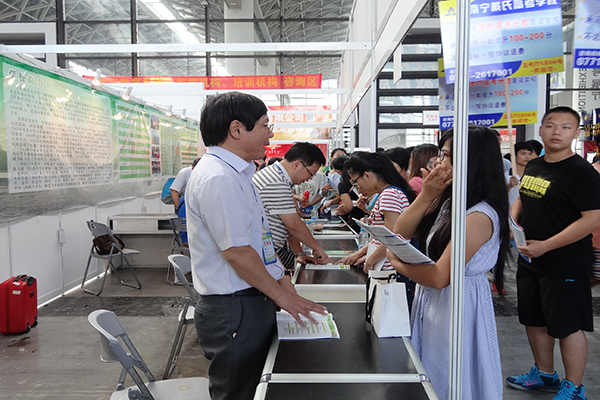 李传起副校长在咨询会现场