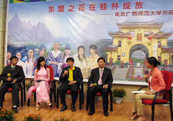 “东盟之花在桂林绽放——走进广西师范大学外籍师生”专题节目采访现场。