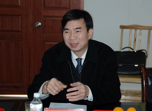 梁宏校长汇报情况。