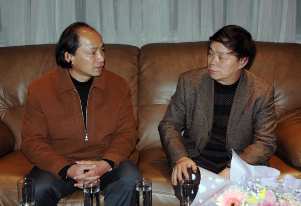 专家组成员福建师范大学美术学院院长翁振新教授（右一）。