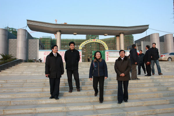 王枬书记视察附属外国语学校新校区