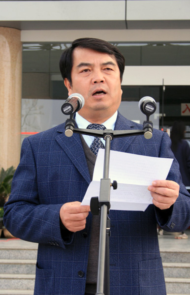 校党委陈大克书记致词。