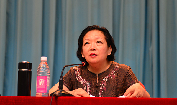 校党委书记王枬作大会报告