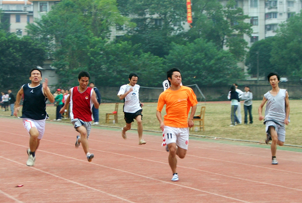 比赛精彩场面。