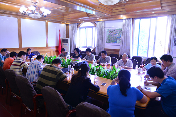 查丹明副书记主持召开本次会议