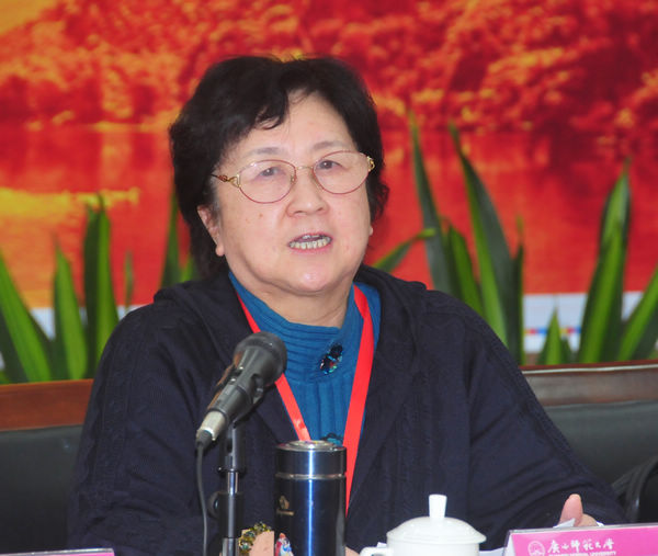 副会长李晶宜宣读贺信