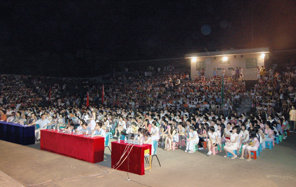 比赛现场座无虚席。