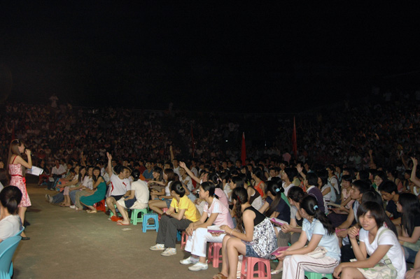 场下观众踊跃抢答                    </div></div> </div>
          
        </div>
      </div>
      <div class=